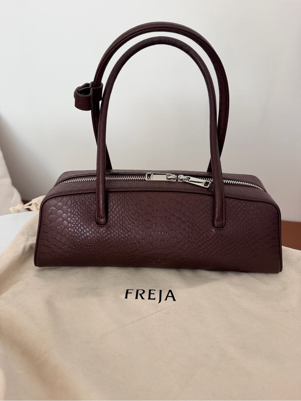 Freja New York Berry Croc Mercer Bag